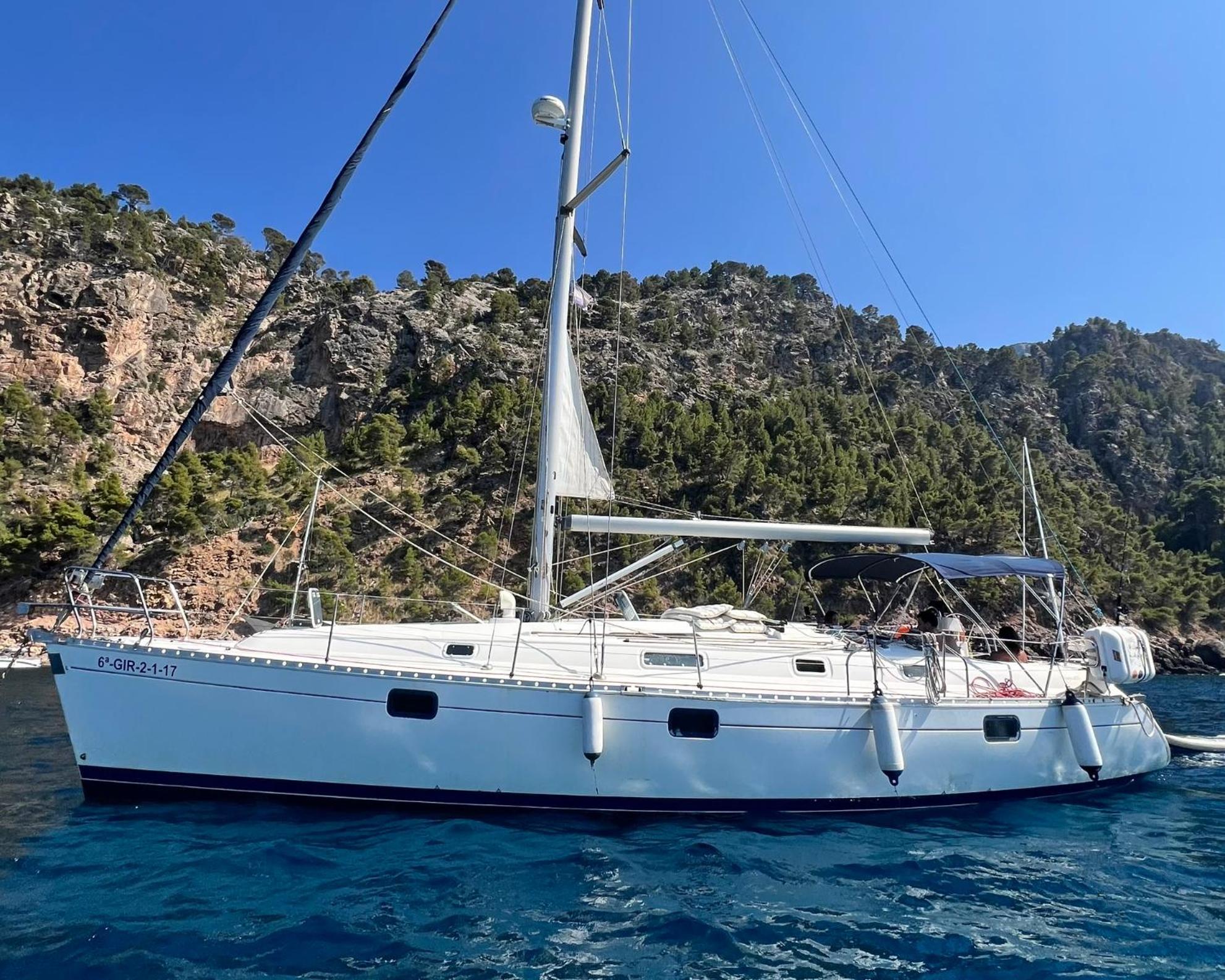 Magnific Sailboat Next To The Beach Bcn Badalona Exterior photo
